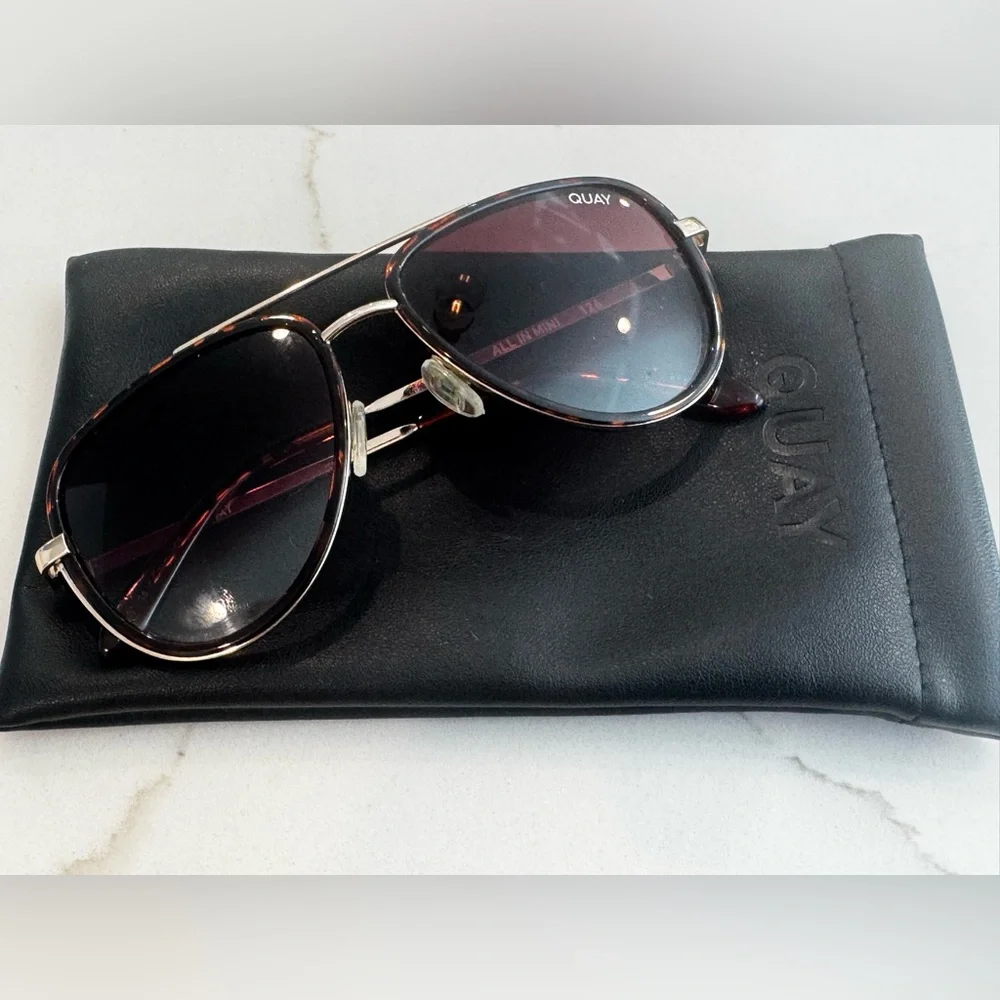 Quay All In Aviator Sunglasses with Tortoiseshell & Gradient Brown Lenses - Picture 3 of 6